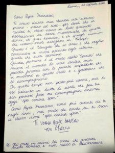 La lettera che Marco Pannella ha inviato a Papa Francesco il 22 aprile scorso, pubblicata dal sito di Famiglia Cristiana. La lettera e' stata scritta a mano con i saluti in maiuscolo: "TI VOGLIO BENE DAVVERO TUO MARCO". Roma, 20 maggio 2016. ANSA/ FAMIGLIACRISTIANA.IT +++EDITORIAL USE ONLY - NO SALES+++